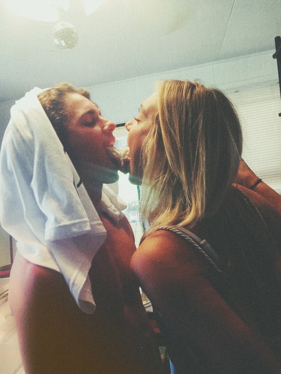 Alexis Ren with a friend