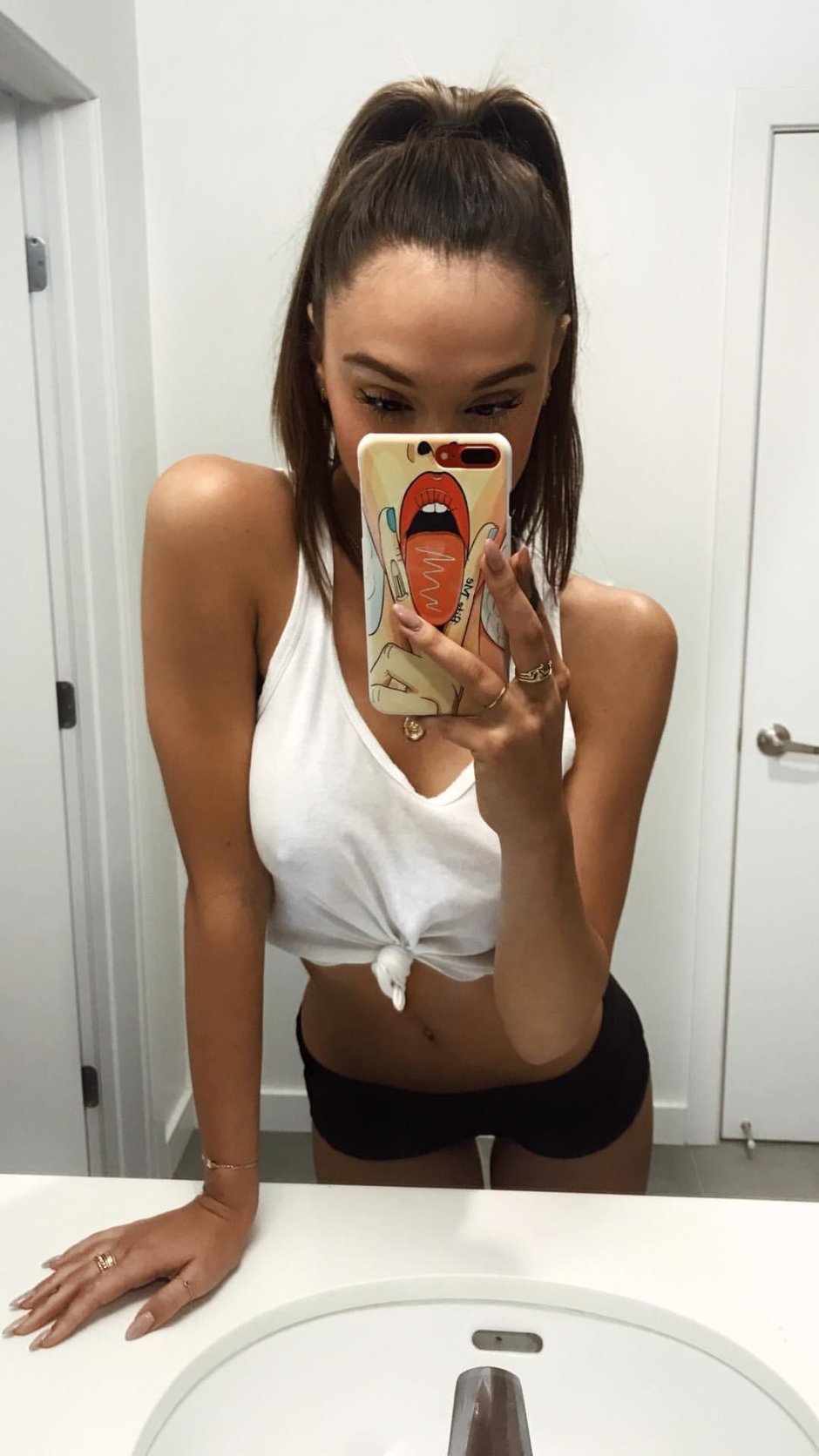 Alexis Ren in a lifchik