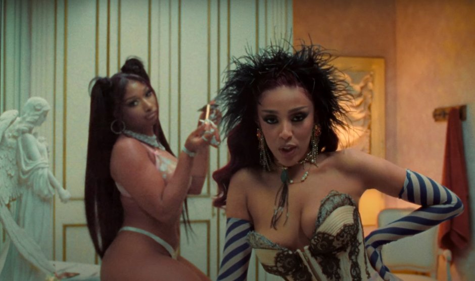 34+35 Ariana Grande Doja Cat Megan the Stallion