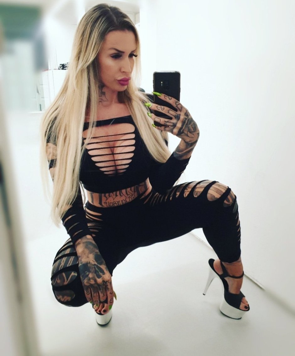 Amanda Hard Bimbo