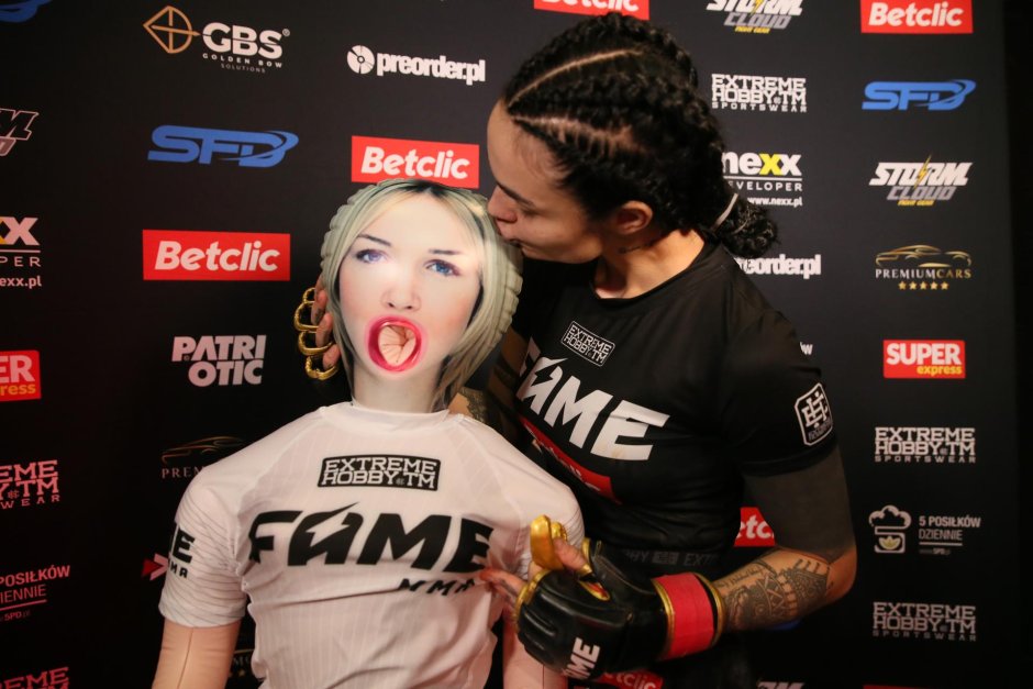 Photos of MMA Girls Zusje