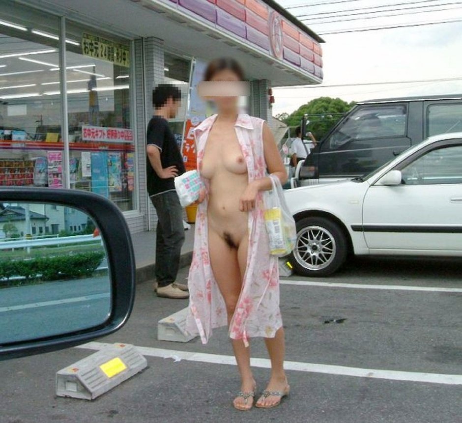 Naked Chinese women in public