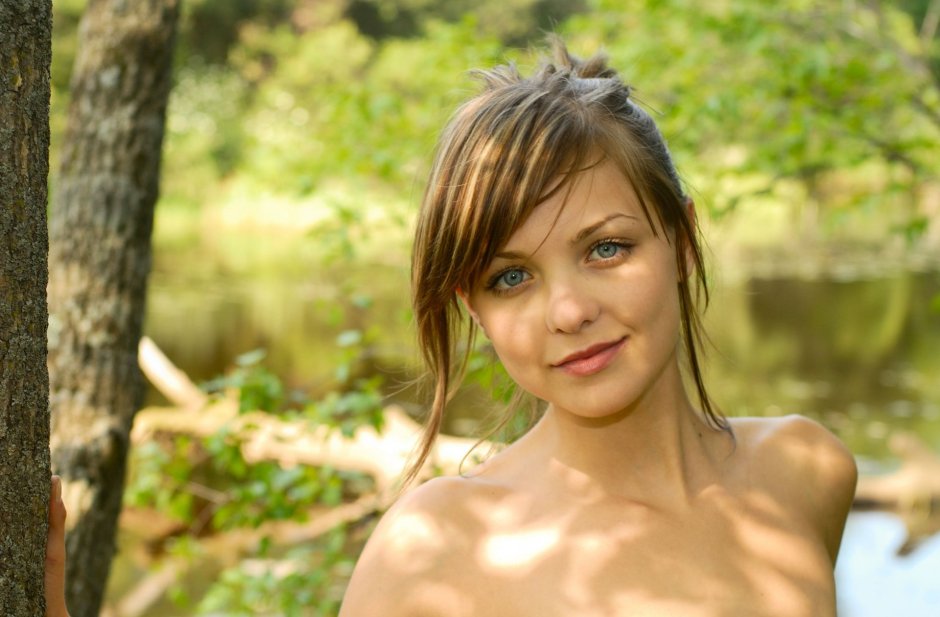 Emily brown brown -haired gray -eyed