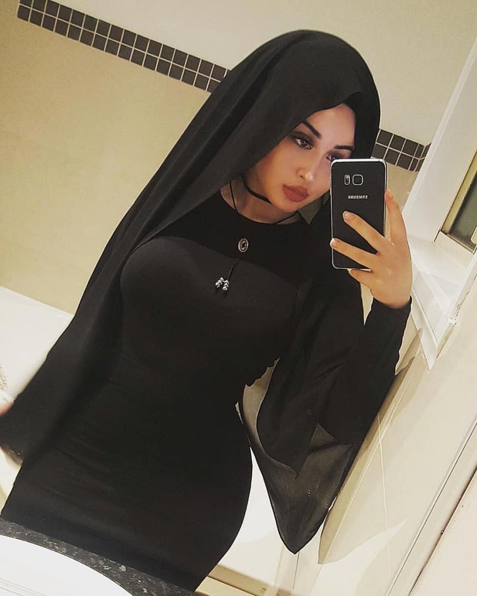 Sandra Arabian in hijab