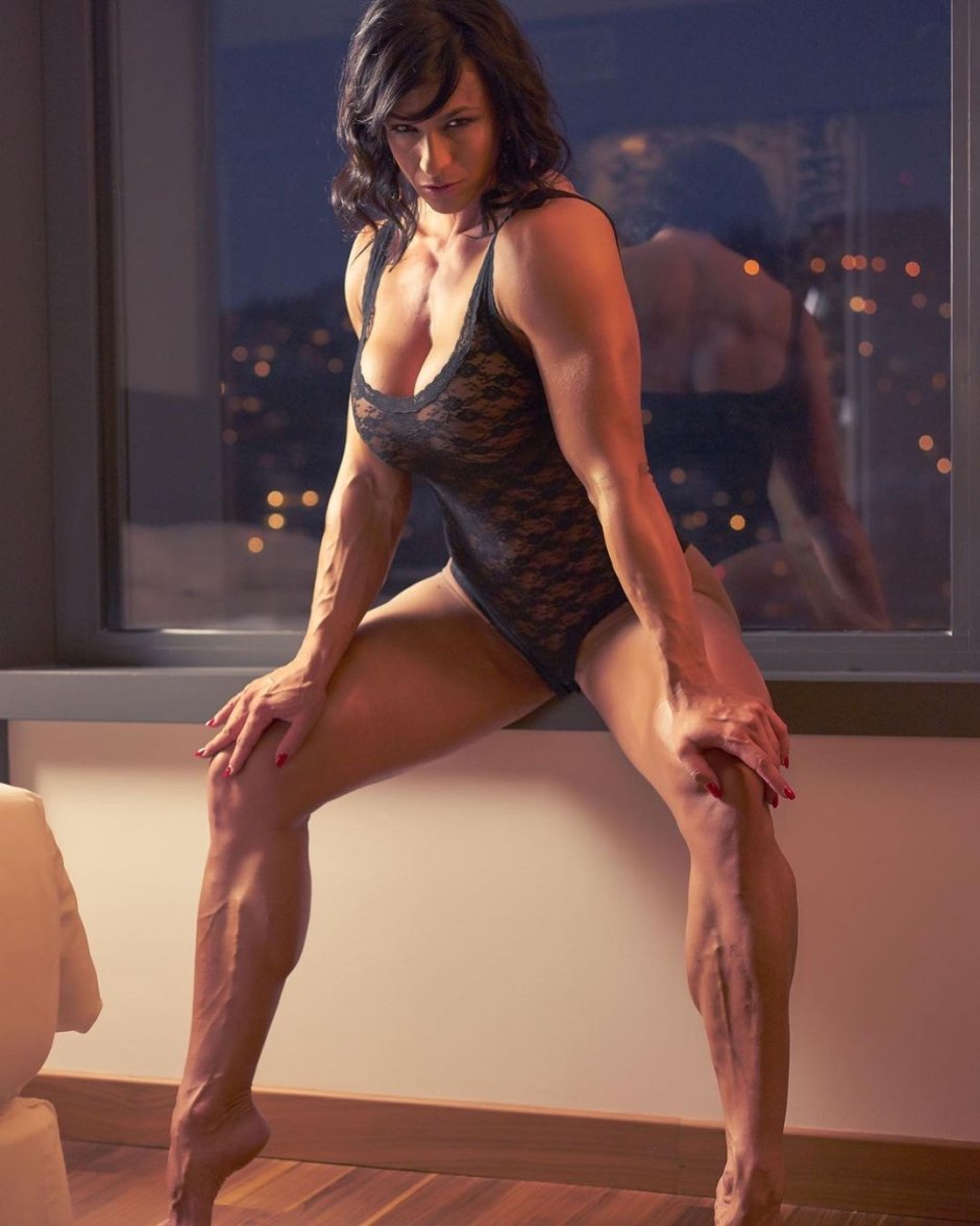 Cindy Landolt in jeans