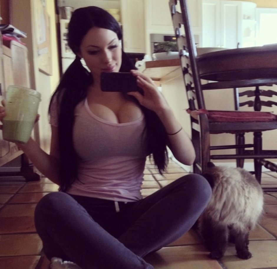 Veronica Black Selfie