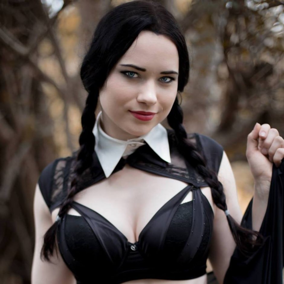 Wensdi Addams Cosplay