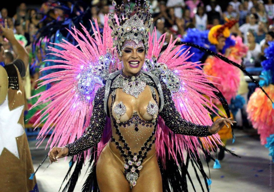 NAKED Vivian Castro. Carnival
