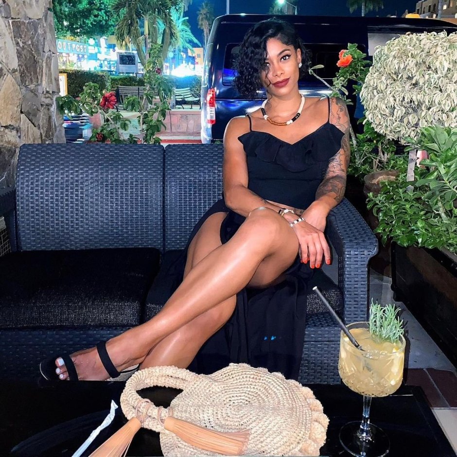 Alecia bel Moore Legs