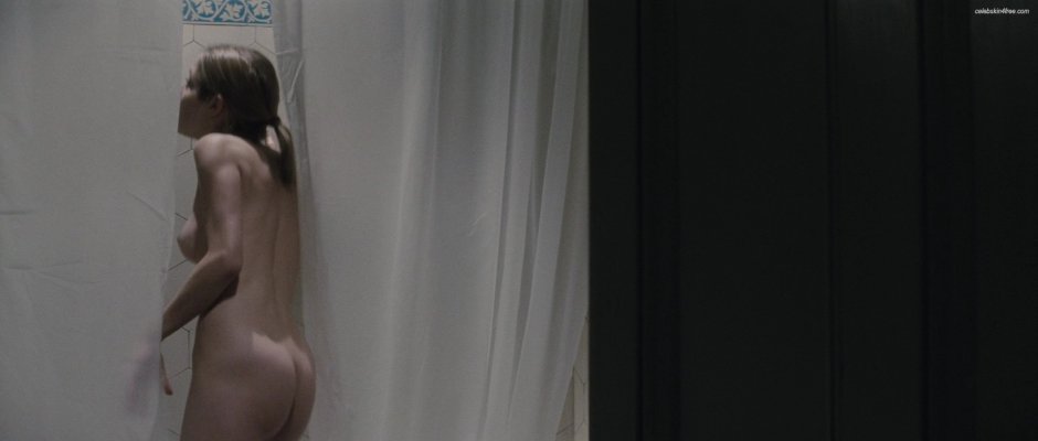 Katherine Waterston breasts