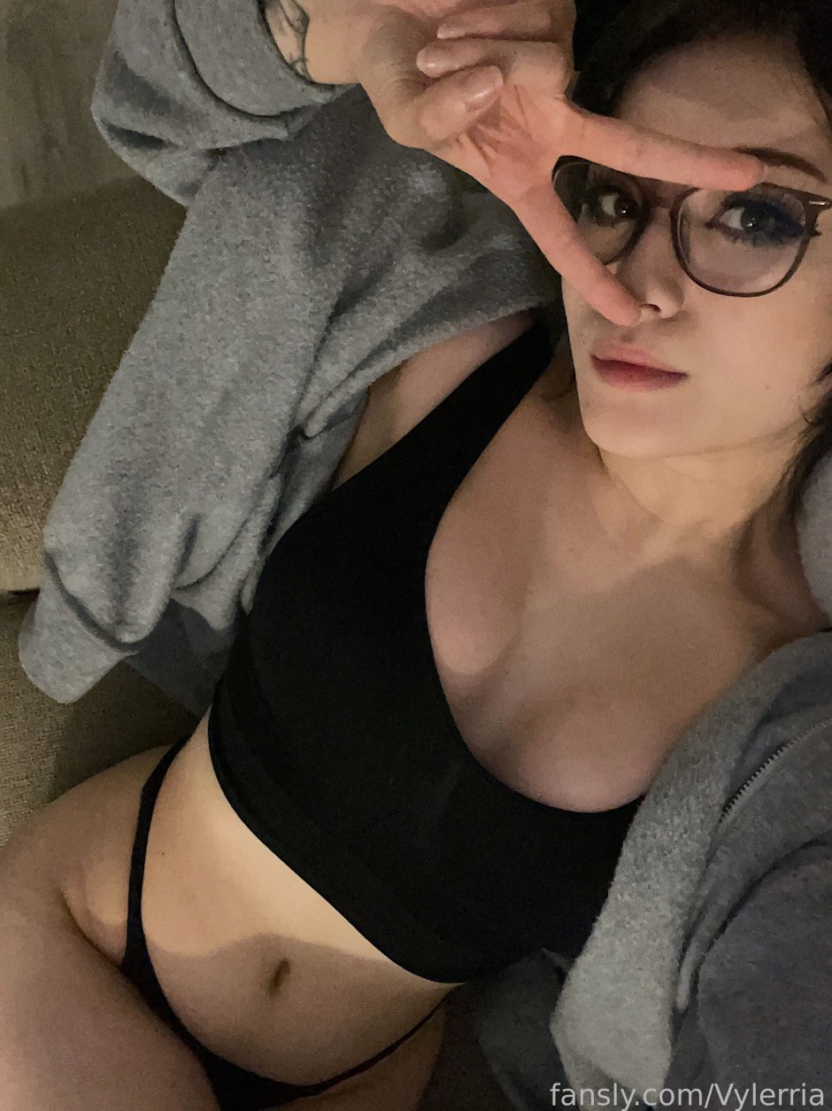 Miss Bo (Miss Bo)