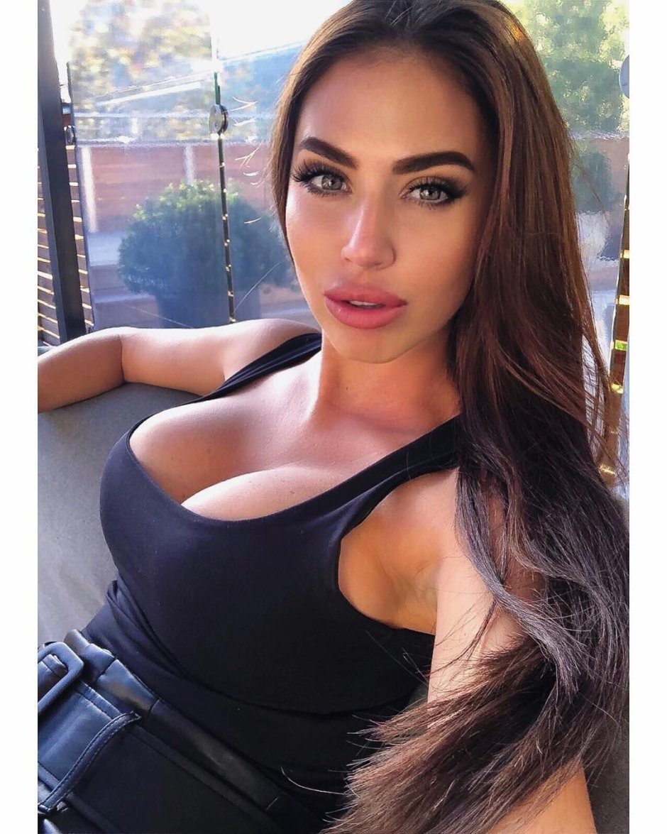 Nikki Blackketter Selfie