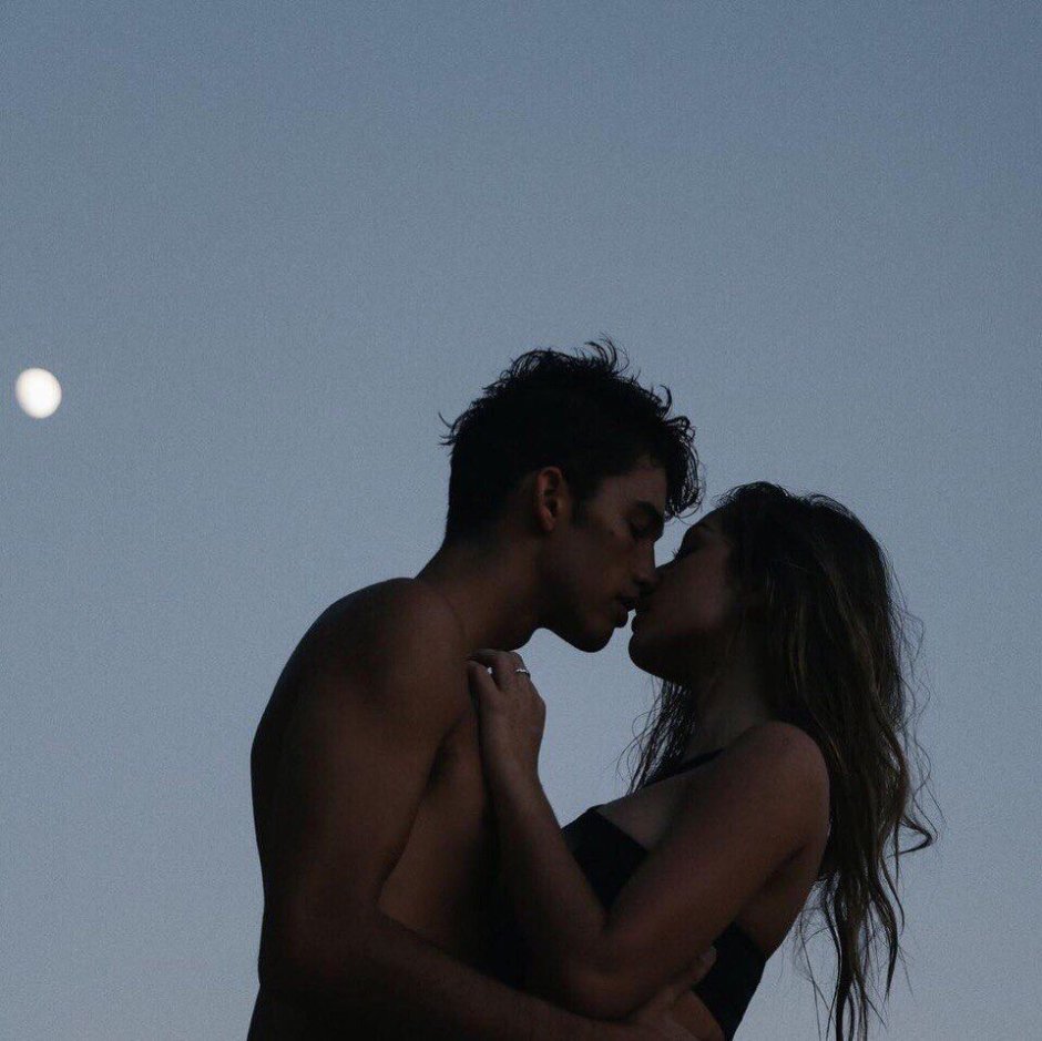 The silhouettes of lovers