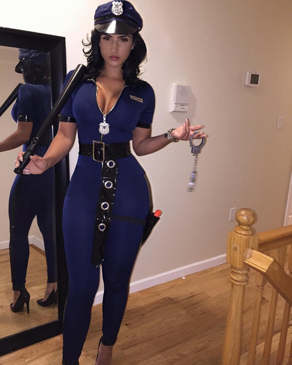 Seduced with a bare waist