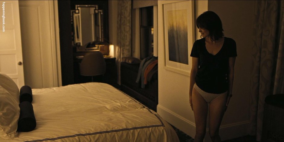 Kobi Smoleders Maria Hill in underwear
