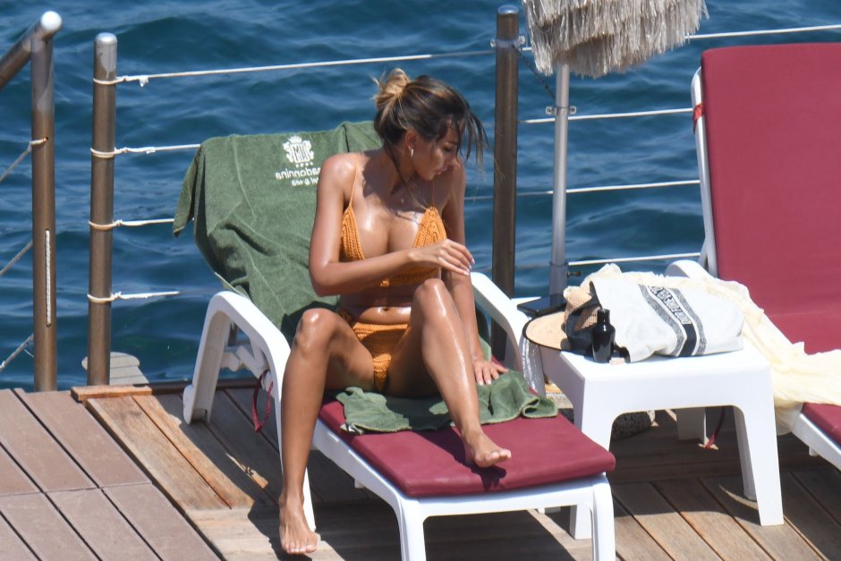 Madalina Generals Topless