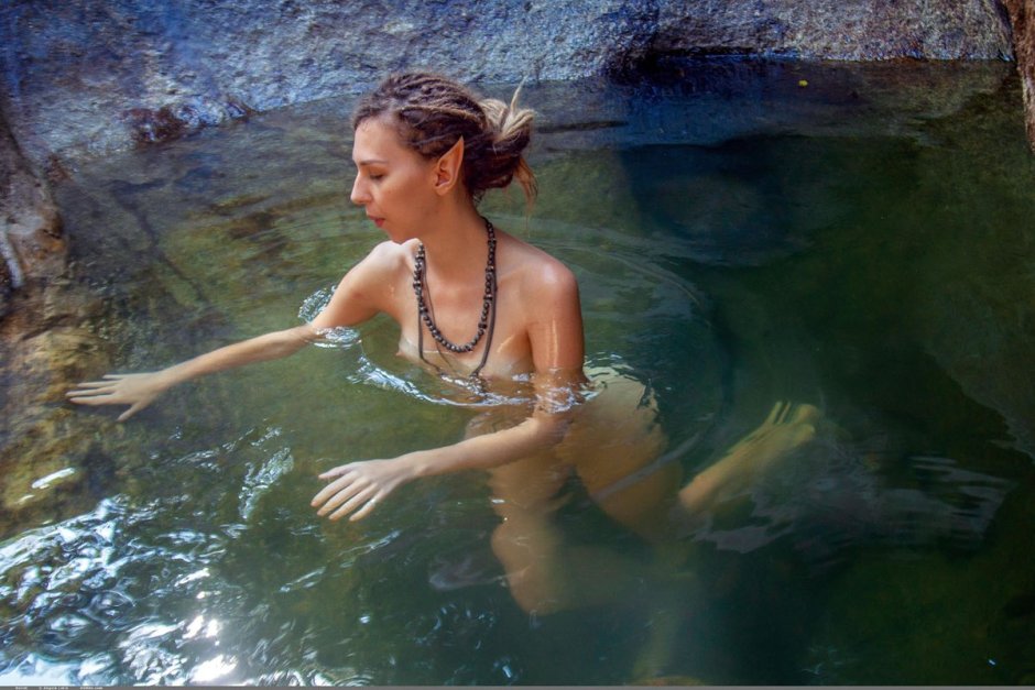 Girls swim without clothes