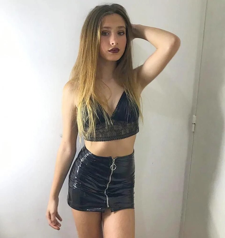 Laura model candidol in dress