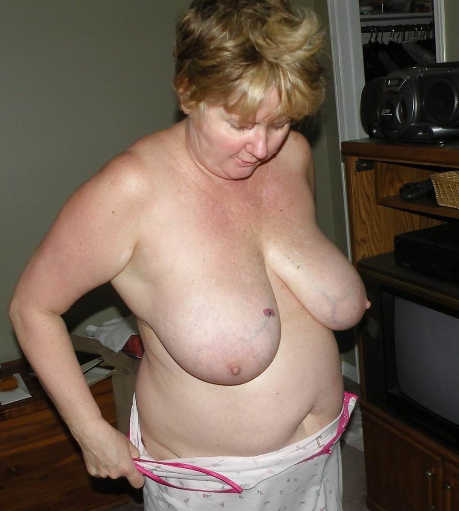 Sagging tits of mature women