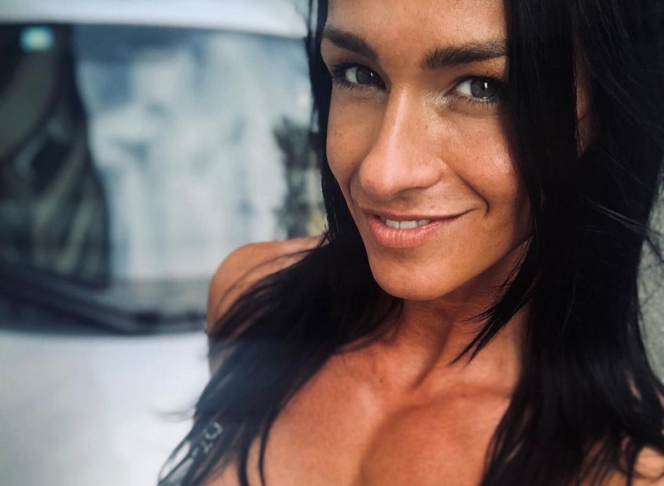 Cindy Landolt in jeans