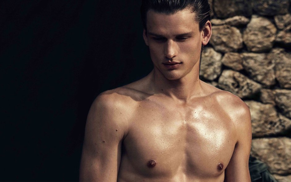 Simon Nessman torso