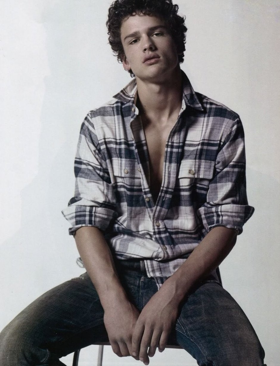 Simon Nessman torso
