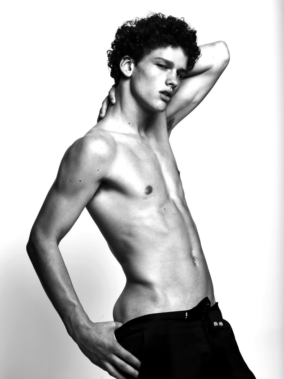 Simon Nessman torso