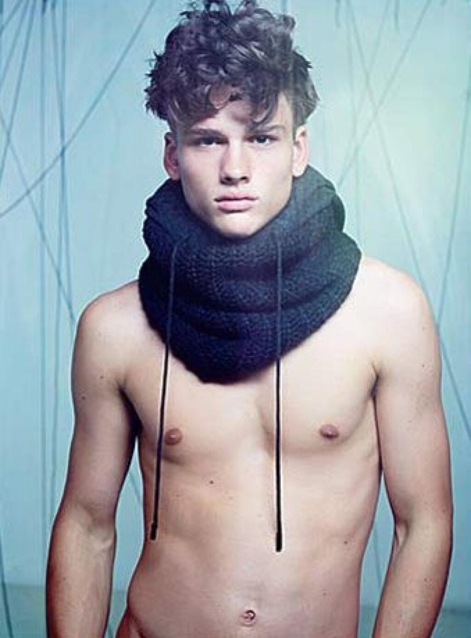 Simon Nessman 2022 torso