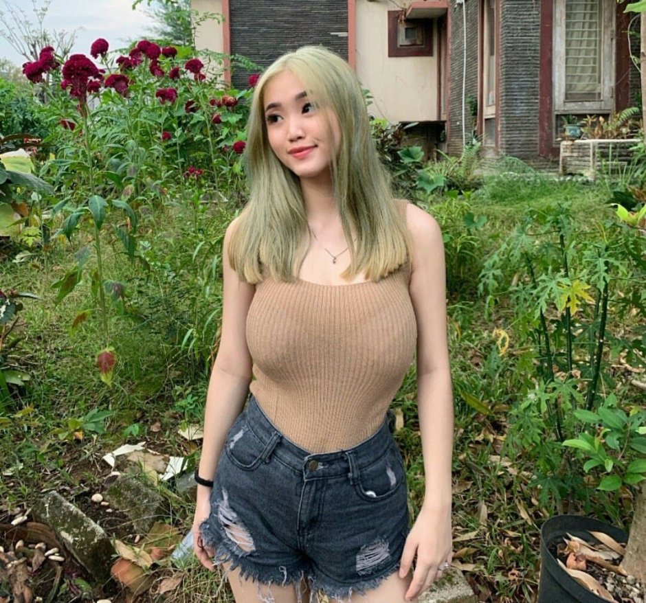 Anastasya Kosasih Tlanjang
