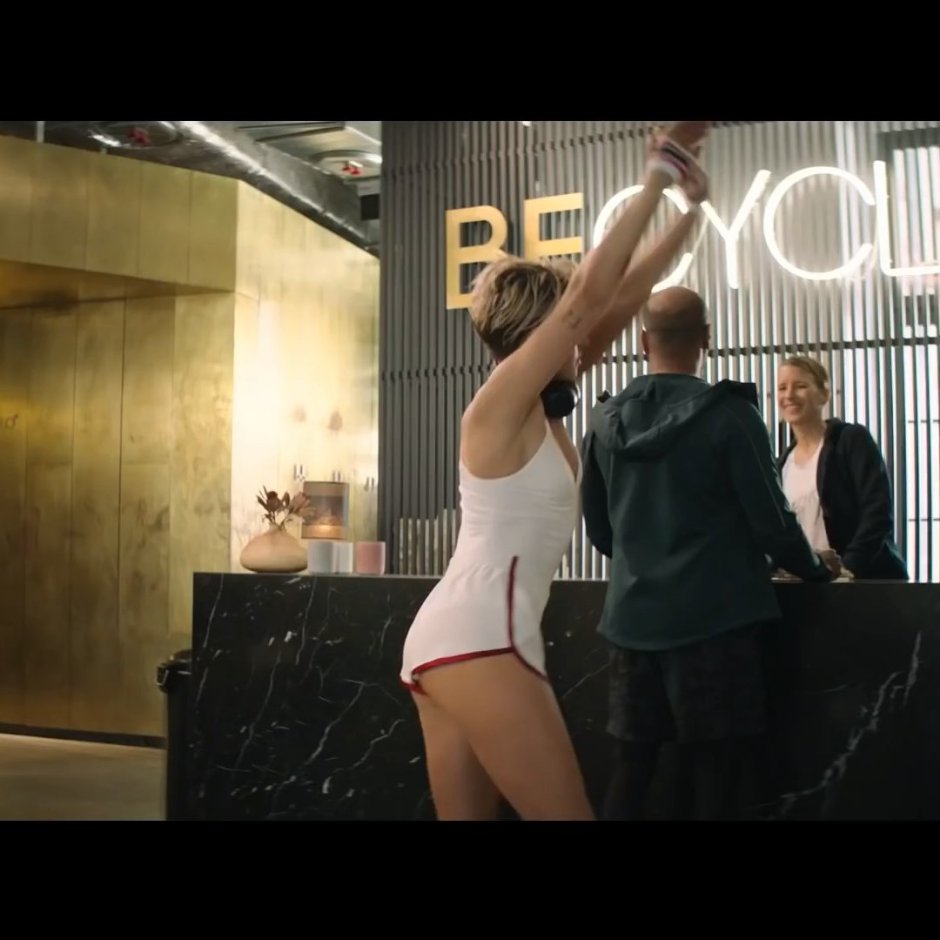 Kristen Stuart Angels Charlie in shorts