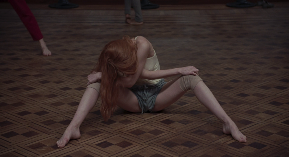 Mia Goth Hot
