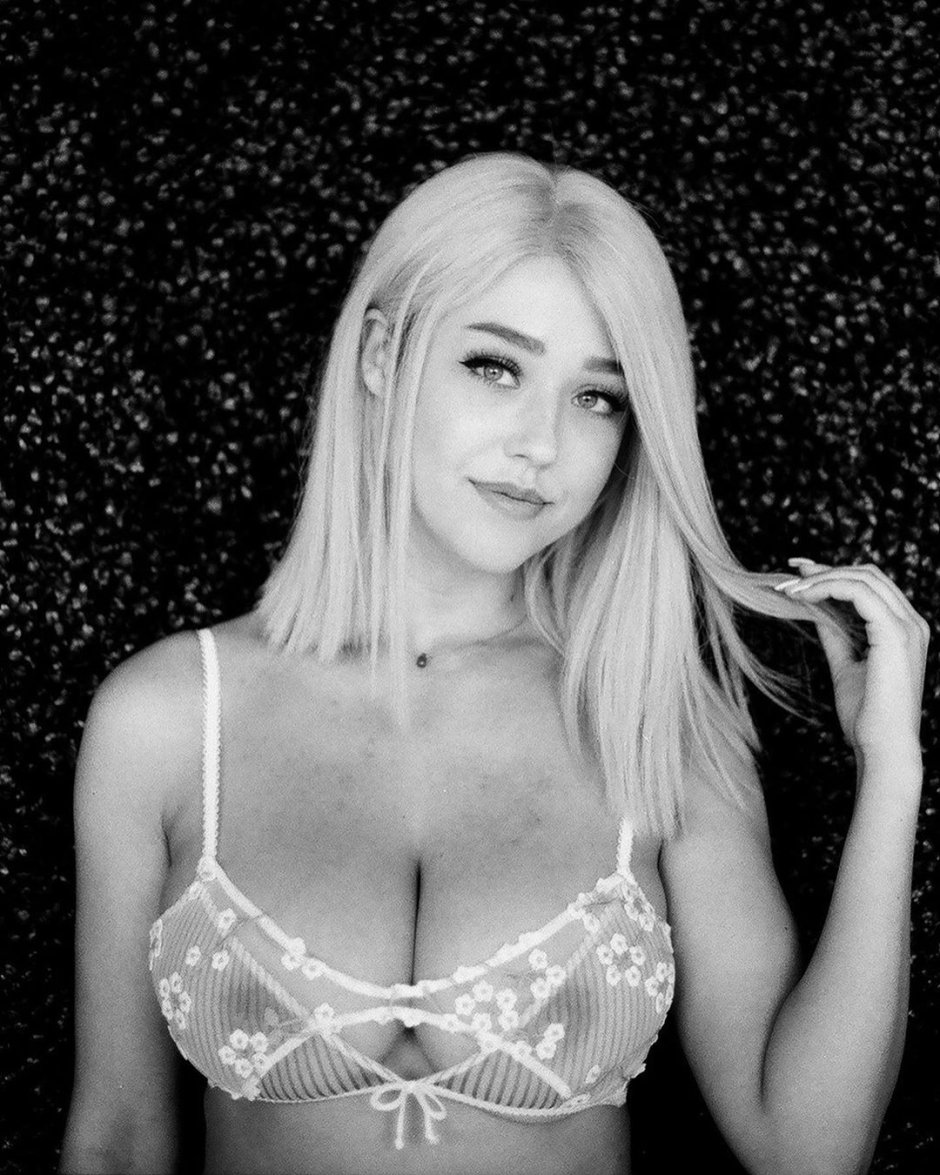 Sabina Nicole Model