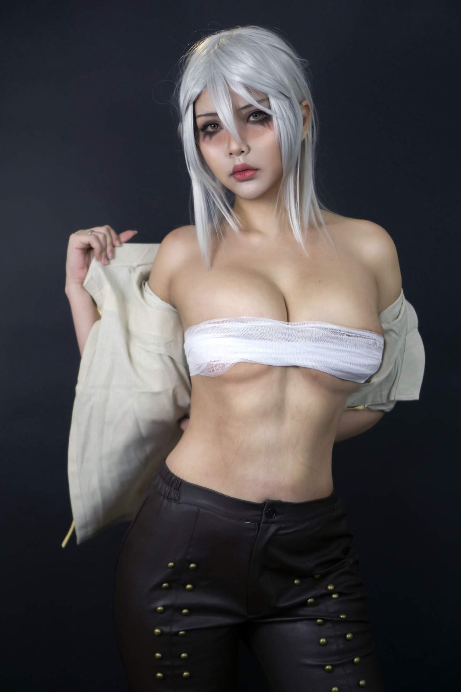 Hana Bunny cosplay daughter Dimitrescu