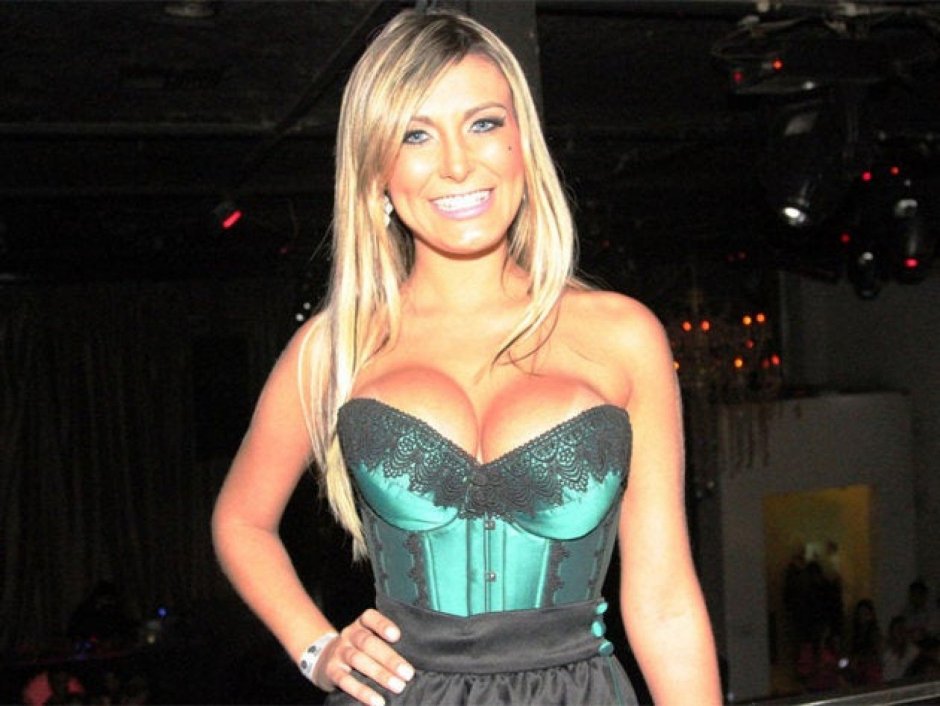 Andressa Urach in the dress