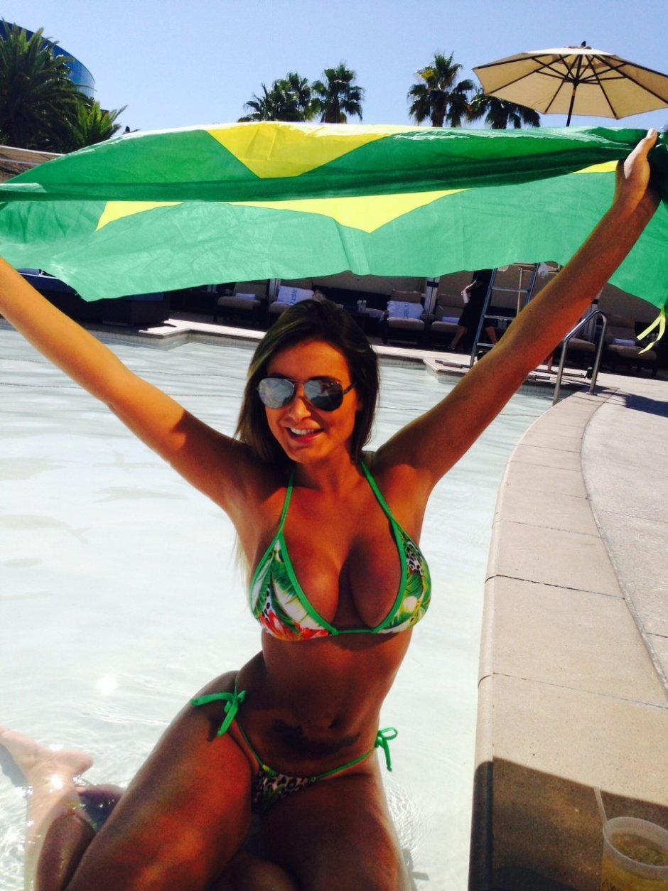 Andressa Urach in jeans