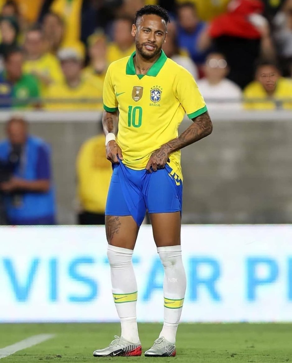 Neymar is naked