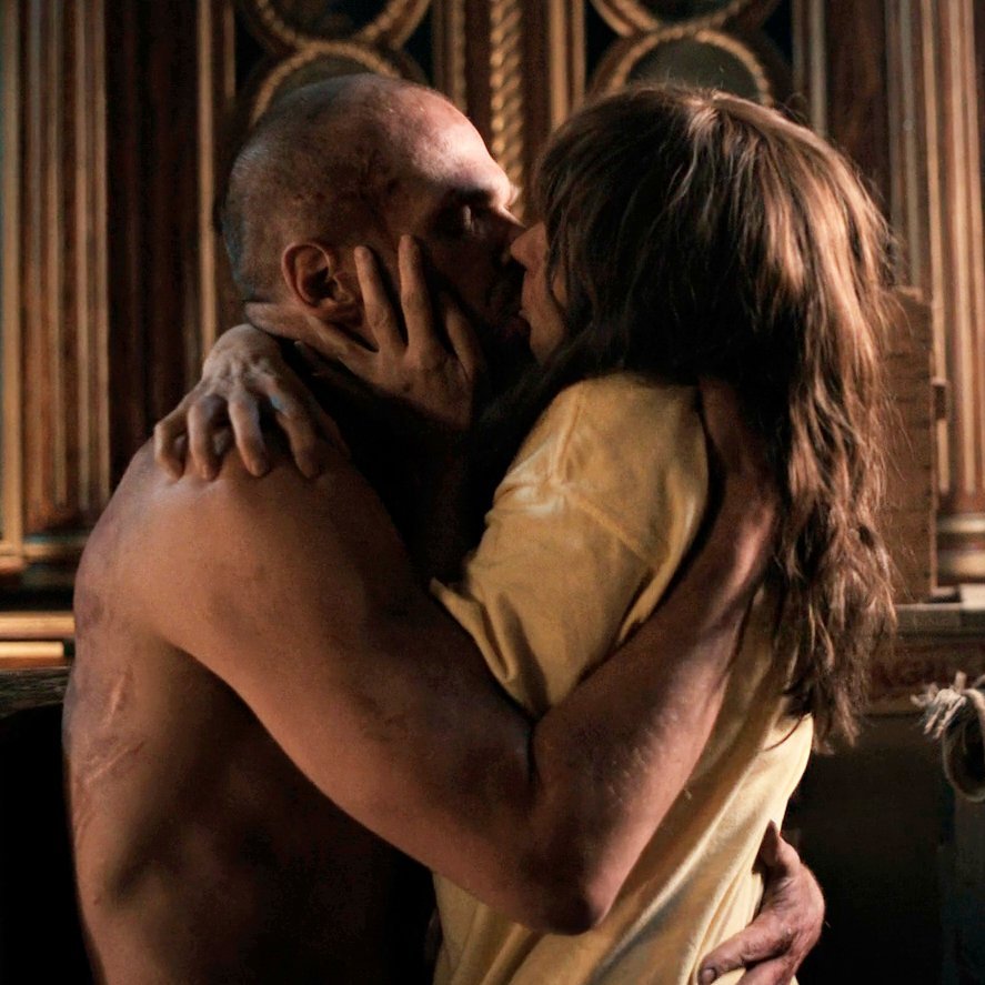 Joyce and Hopper kiss