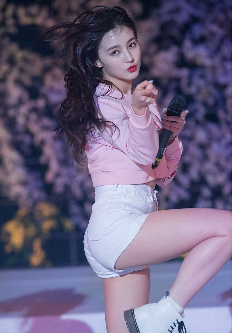 Nancy Momoland Fashion