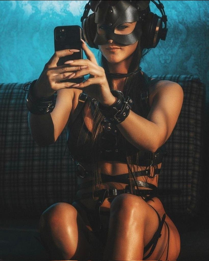 Svetlana Fedorkevich Latex