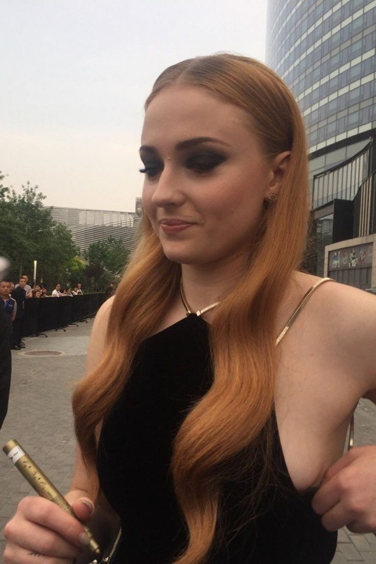 Sophie Turner Naked Tits