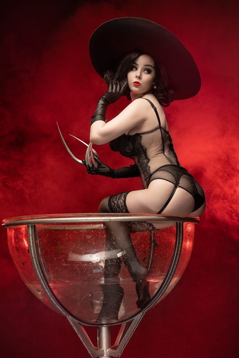 Helly Von Valentine Red Room Disharmonica Nude BDSM