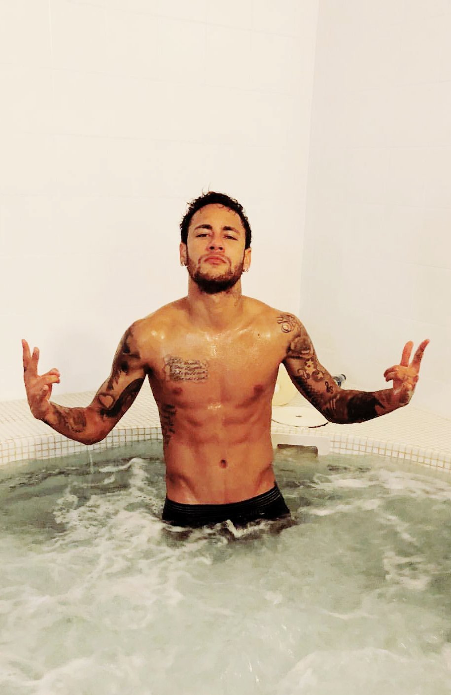 Bruna Markezini and Neymar