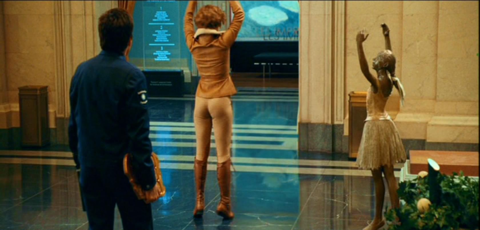 Amy Adams Lois Lain in the bathroom