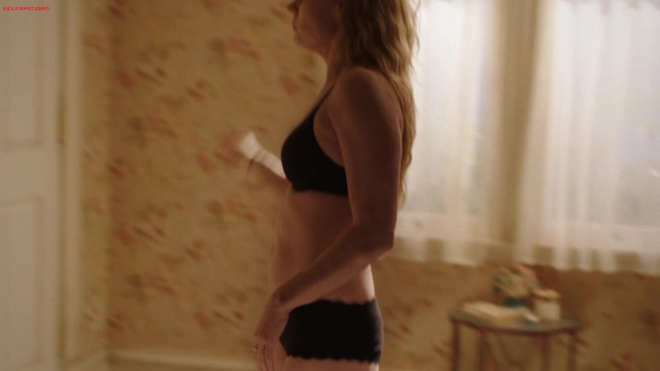Amy Adams 2021 legs