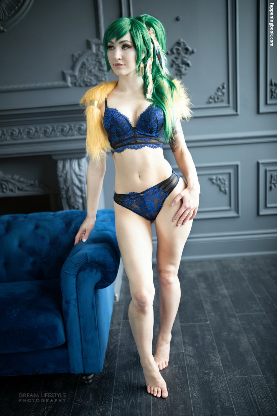 LuxLocosplay model