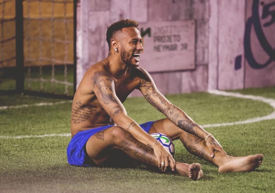 Neymar advertising linen