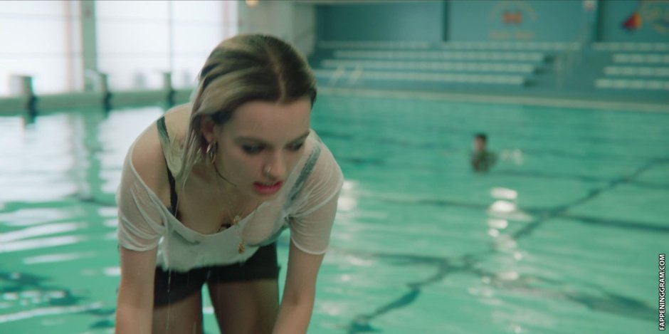 Emma Roberts is hot