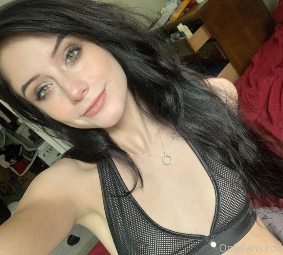 Kitty Karsen undresses