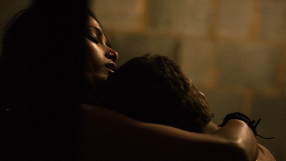 Frida Pinto bed scenes