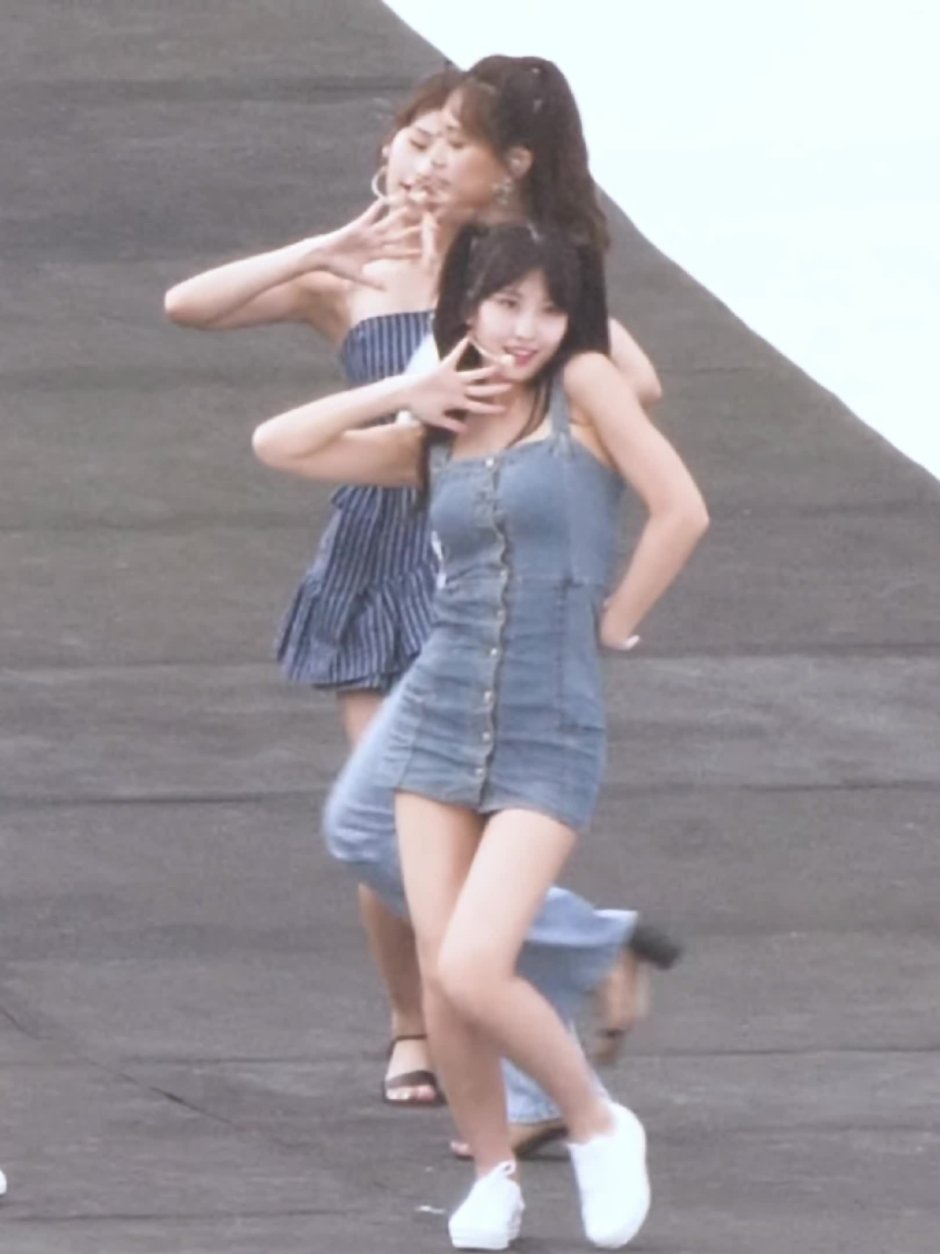 BOUNCY MOMO TWICE